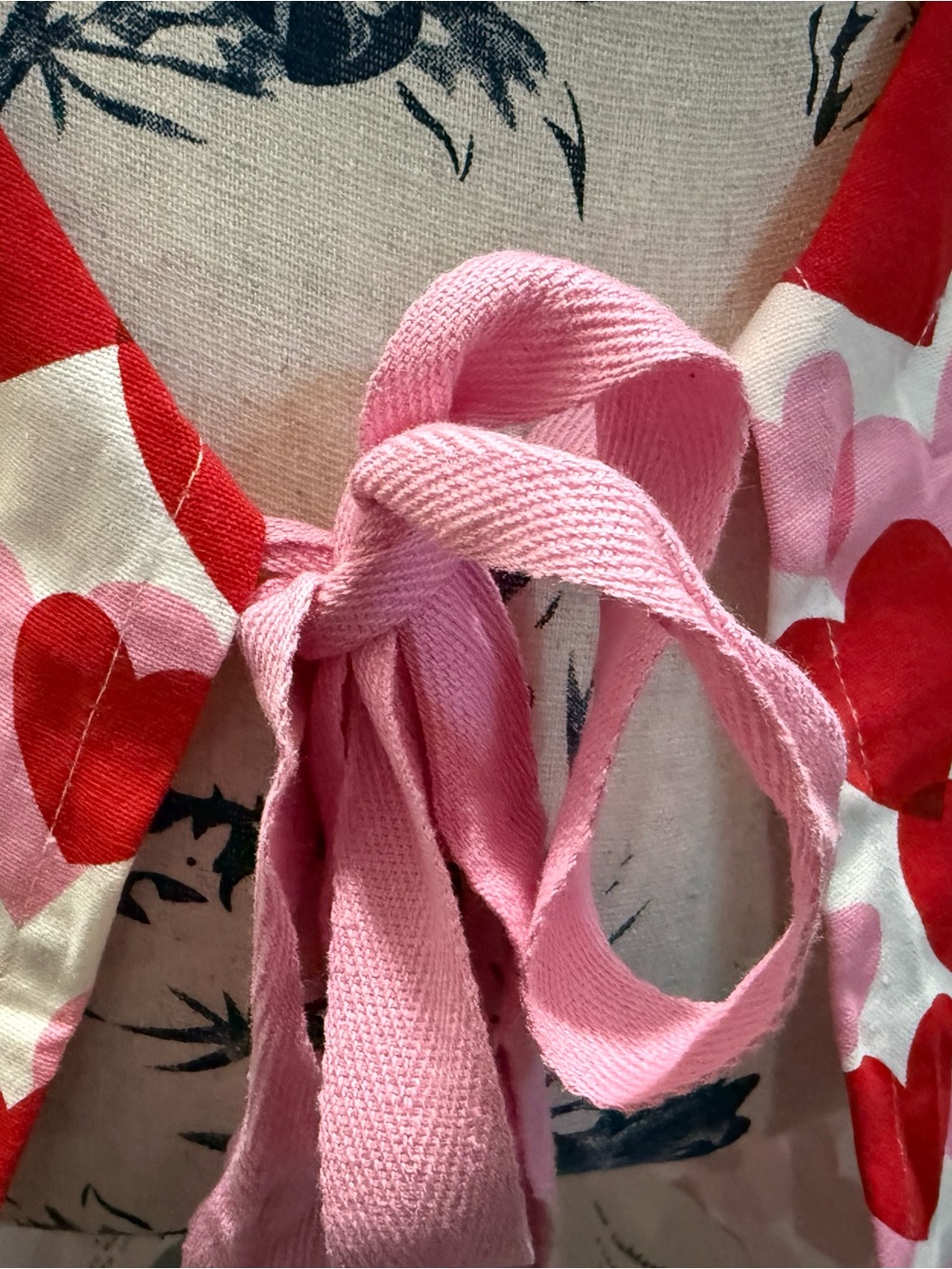 kate spade Red and Pink Heart-Print Apron (NWT) - Picture 3 of 8